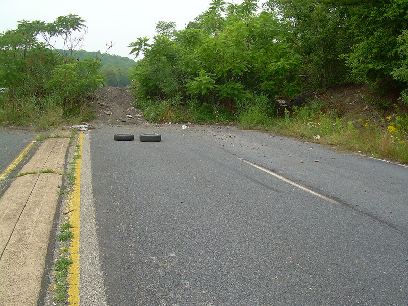 Bloqueo a la entrada de la carretera que lleva a Centralia. Wikimedia Commons